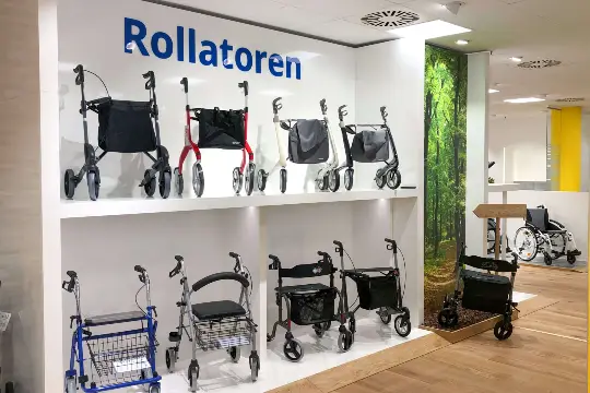 Rollatoren Angebot in einem Showroom